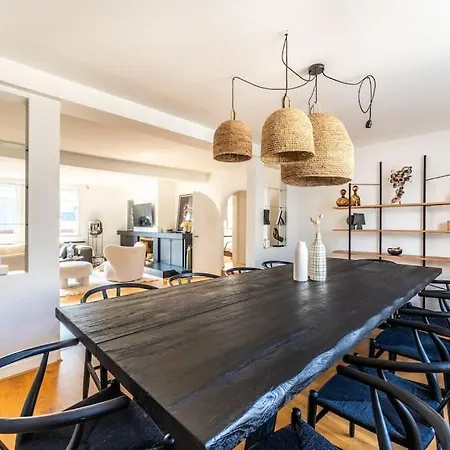 D'exception Haussmannien Apartment